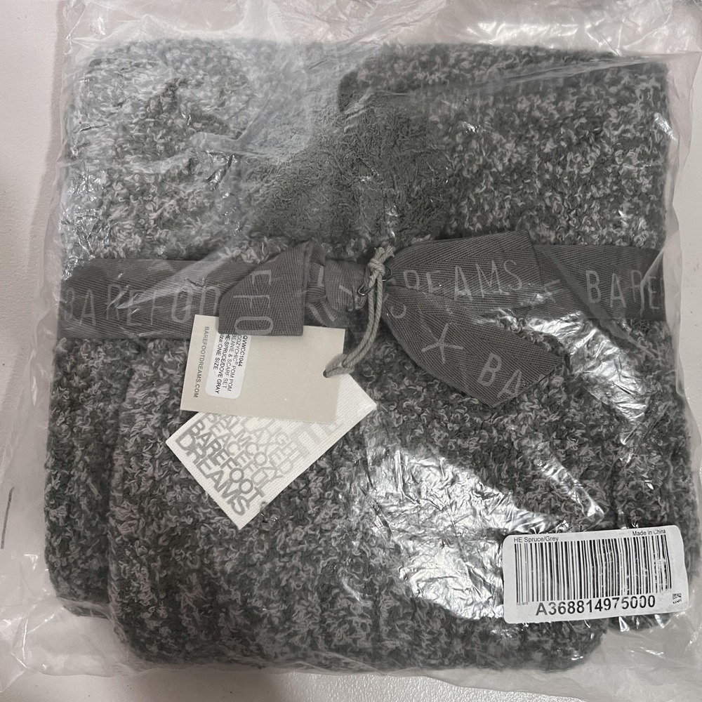 Barefoot Dreams Cozychic Beanie & Scarf Set Womens One Size Gray Cozy Pom Pom